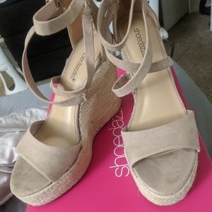 New shoedazzle wedges
